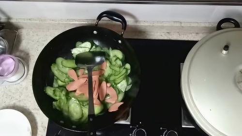 美食娱乐吃瓜视频,揭秘美食吃瓜视频背后的精彩故事