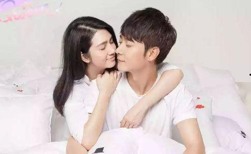 吃瓜娱乐圈恋情,娱乐圈瓜田里的甜蜜邂逅